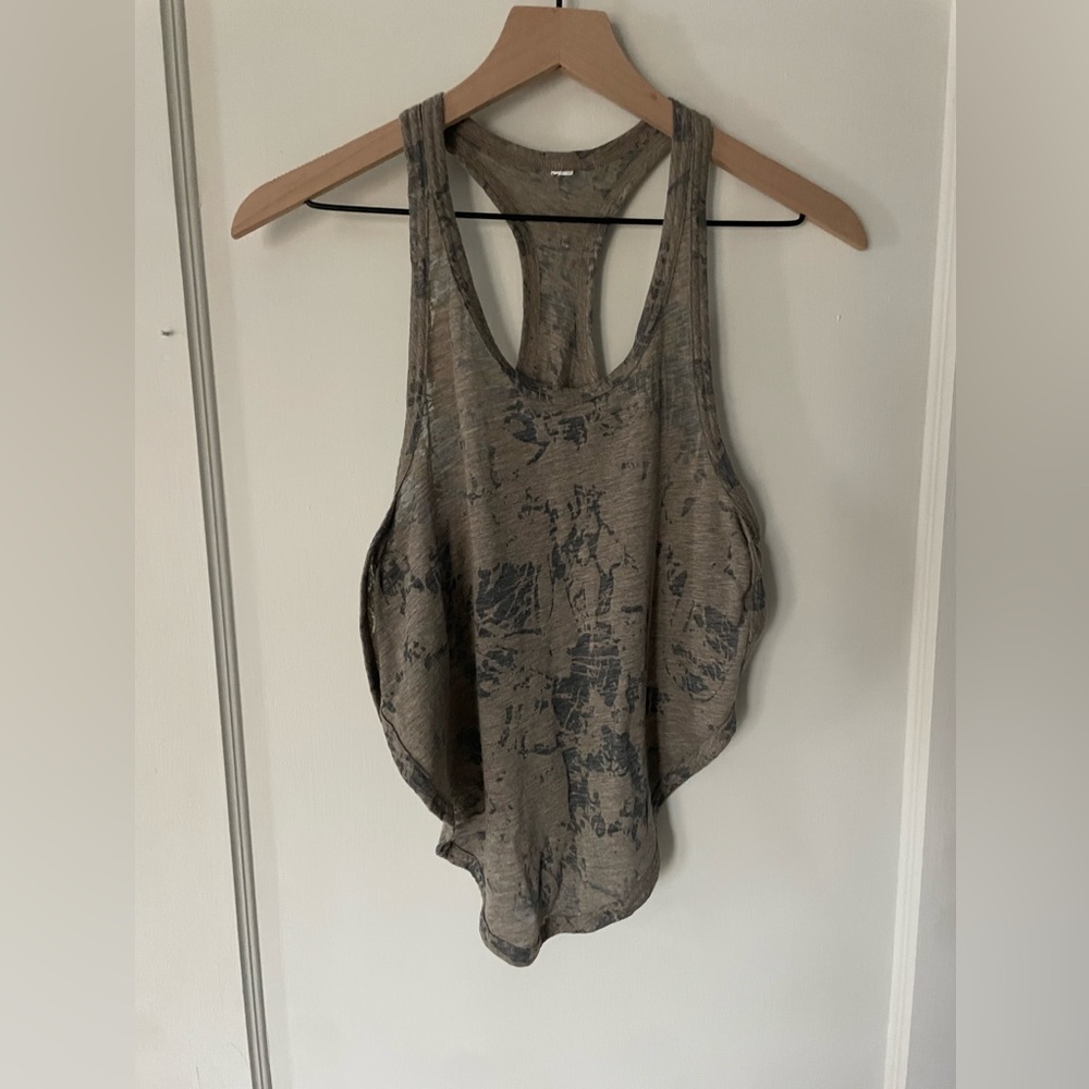 ALO Yoga Razorback tank top, side slit, sheer camo design, size XS/SM